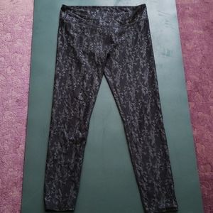 Fabletics Black floral 7/8s leggings